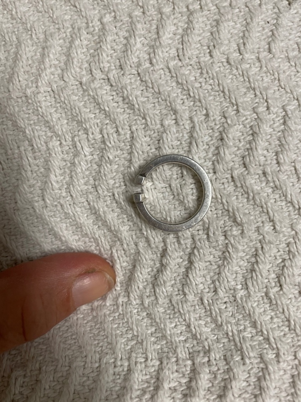 Tiffany Sterling Silver T-ring - authentic- great condition- size 7 - Picture 9 of 9